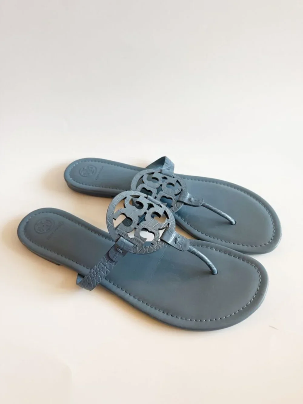 Tory Burch Miller Croc Embossed Leather Thong Sandals Blue Size 13M